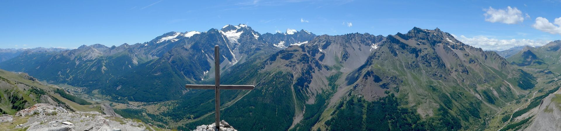 Treks: self-guided or guided hikes in the Écrins