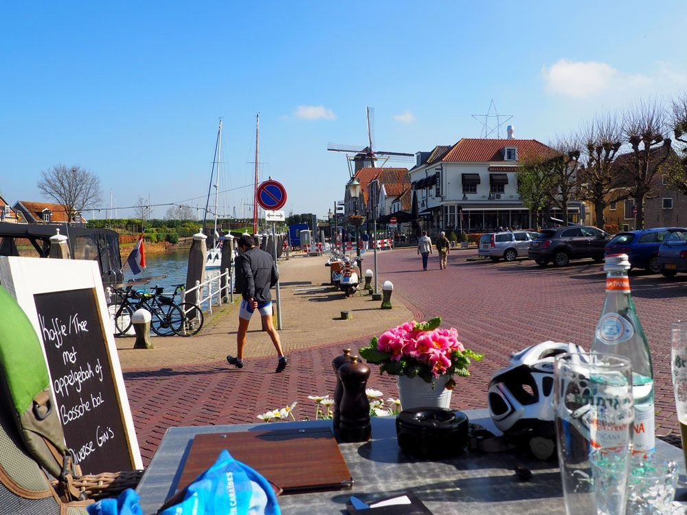 © David Praire A break on a terrace in Willemstad © David Praire
