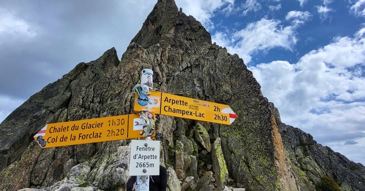 Trail signpost at Fenêtre d'Arpette - Valais - Switzerland