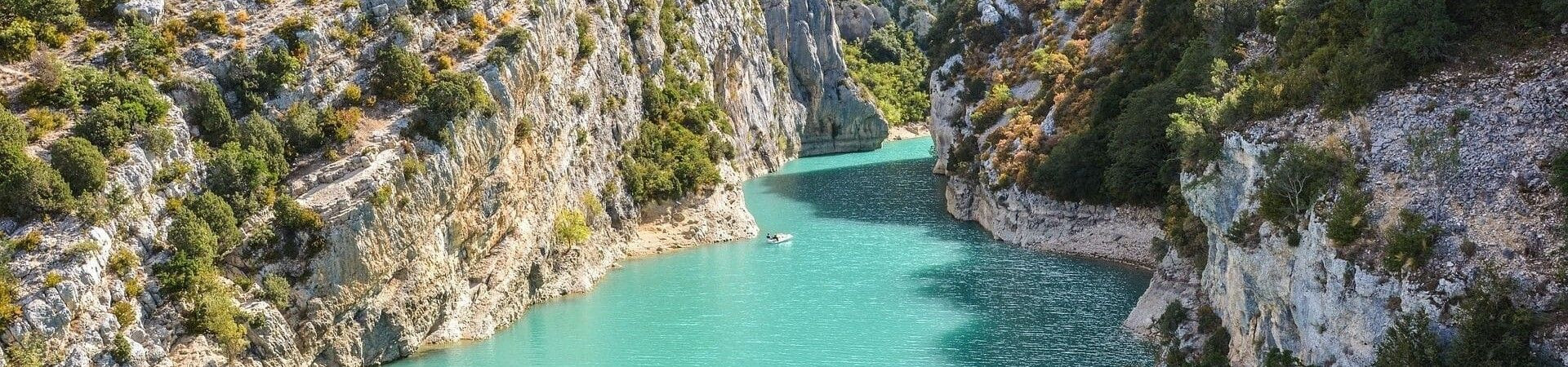 Turquoise water between limestone cliffs - Verdon Gorges - Provence