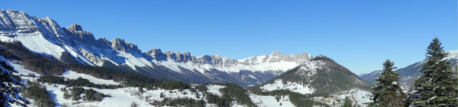 Winter panorama of snowy mountains - Trièves - Vercors